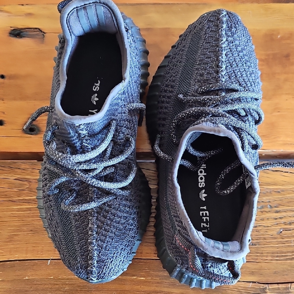 Adidas Yeezy Boost 350 V2 in Charcoal Black